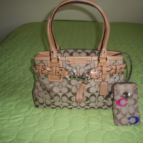 Coach Brown Signature Canvas Shoulder Bag - Picture 1 of 16